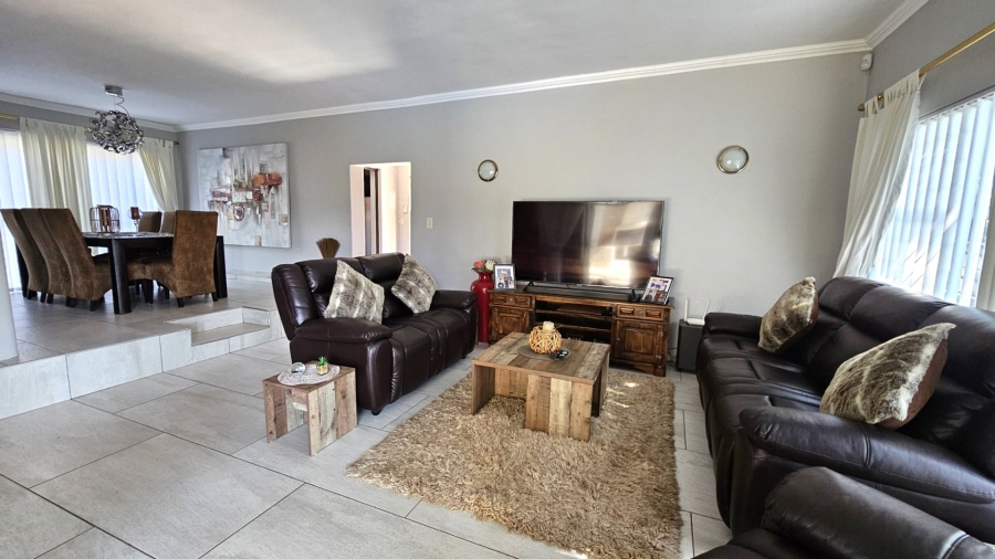 4 Bedroom Property for Sale in Ifafi North West